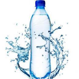 一瓶矿泉水能做多大？ 中国瓶装水市场规模破2000亿元