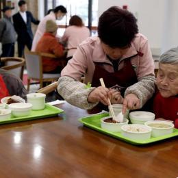 上海今年已建成40家社区养老服务综合体和162家社区老年助餐场所